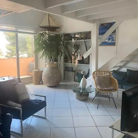 Daire Incroyable T3 Vue Avec Magnifique Terrasse Porquerolles